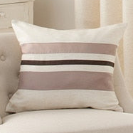 Moderni raidallinen verho renkailla