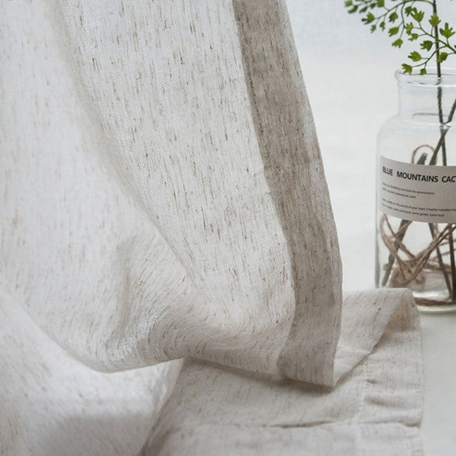 Luonnonvalkoinen pellavatyylinen valoverho