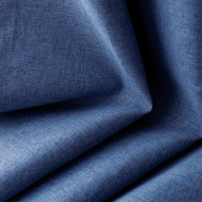 Tummansininen pimennysverho lämpöeristyksellä