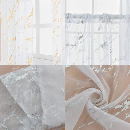 Valkoinen valoverho kultaisella marmorikuviolla