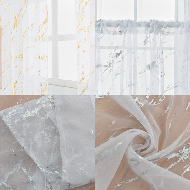Valkoinen valoverho kultaisella marmorikuviolla