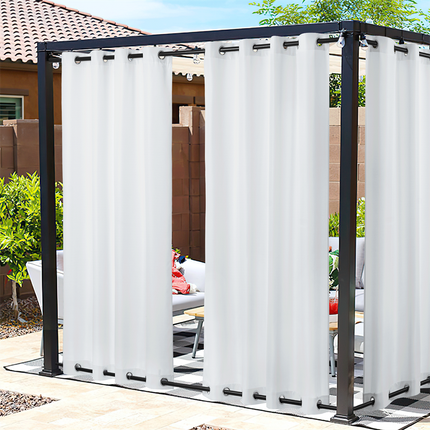 Oranssi vedenkestävä verho huvimajaan