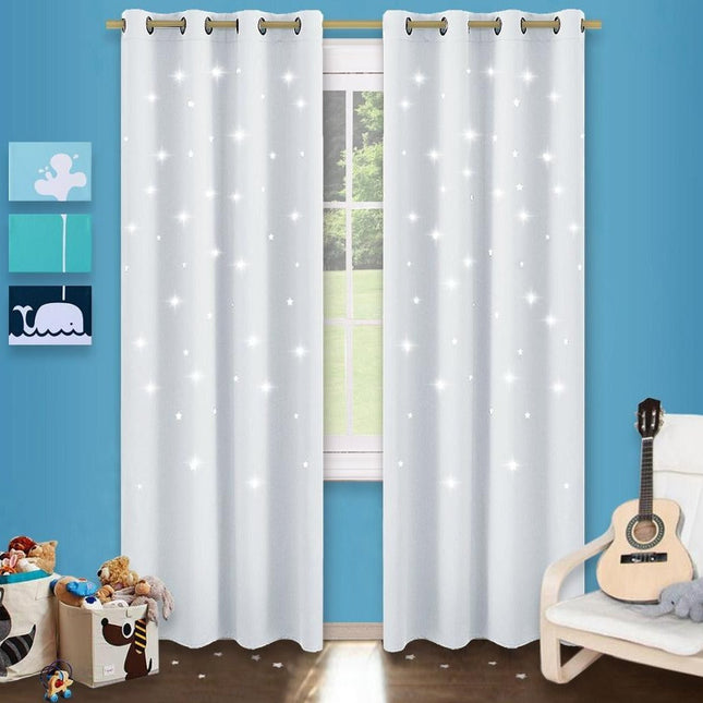 Sininen tähtikuvioinen pimennysverho lastenhuoneeseen