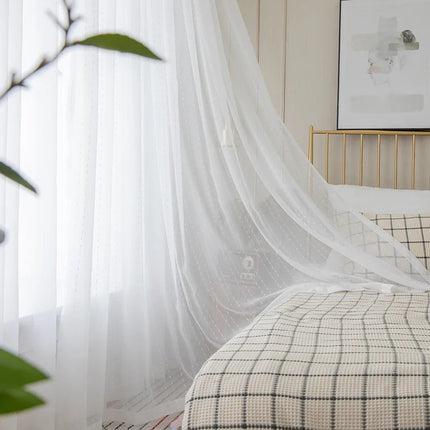 Valoverho kauniilla pilkkukuviolla