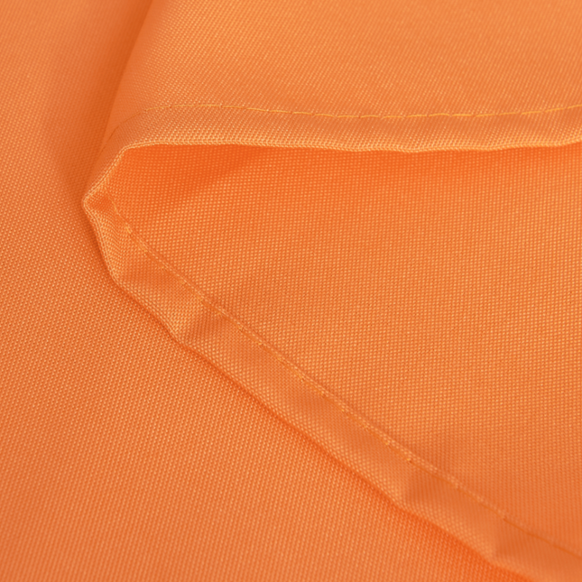 Oranssi vedenkestävä verho huvimajaan