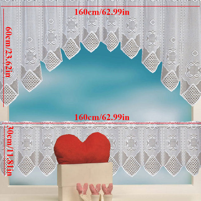 Valkoinen pitsinen keittiöverhosetti