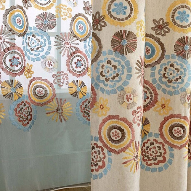 Boheemi valoverho värikkäällä kirjonnalla