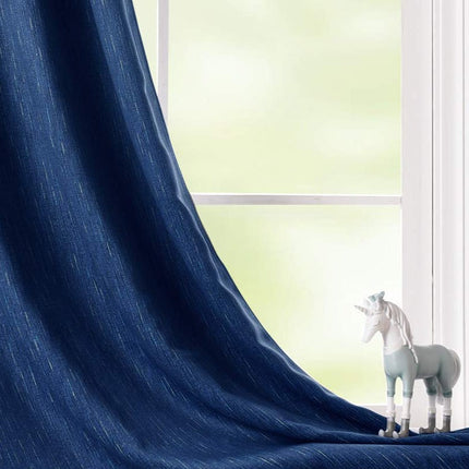 Yksivärinen pimennysverho kudotulla pinnalla