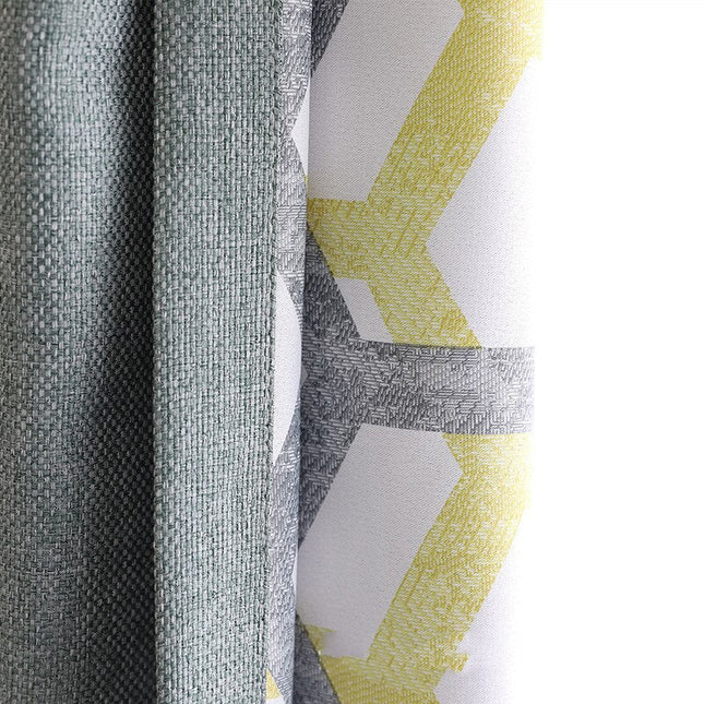 Pimennysverho kuviollisella yläreunalla