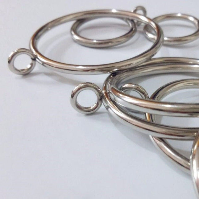 Metalliset verhorenkaat verhotankoon