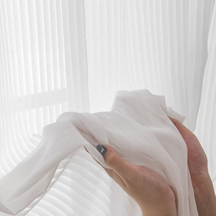 Tarranauhalla kiinnitettävä valkoinen valoverho