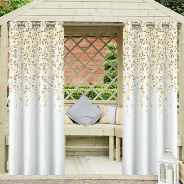 Kukkakuvioinen ulkoverho suojaisalle terassille
