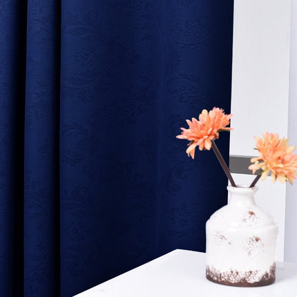 Kohokuvioitu pimennysverho damastikuviolla