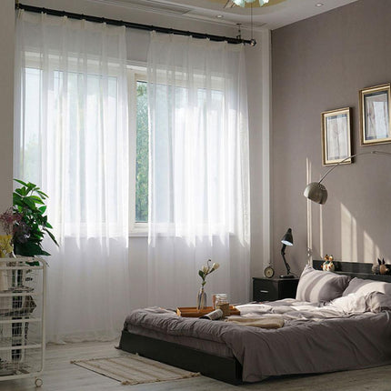 Valkoinen läpikuultava valoverho