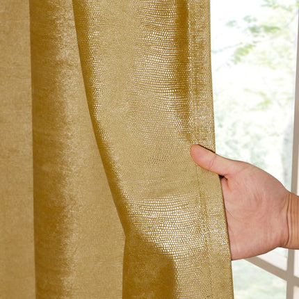 Keltainen pimennysverho reikäkuviolla lapsille