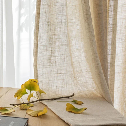 Pellavatyylinen beige valoverho olohuoneeseen