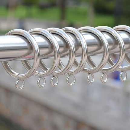 Metalliset verhorenkaat verhotankoon