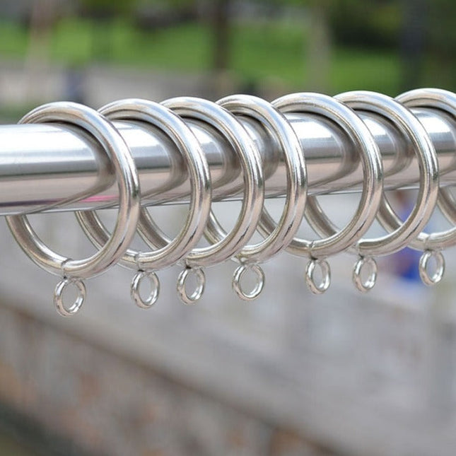 Metalliset verhorenkaat verhotankoon