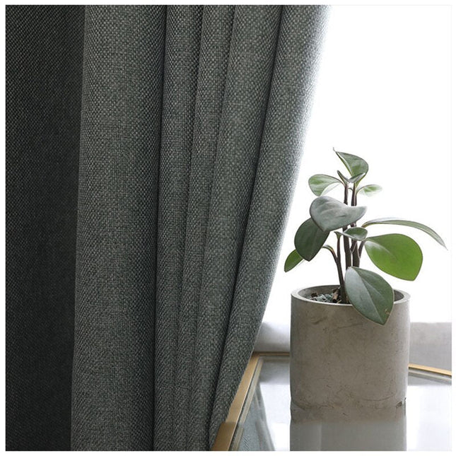 Pimennysverho kuviollisella yläreunalla