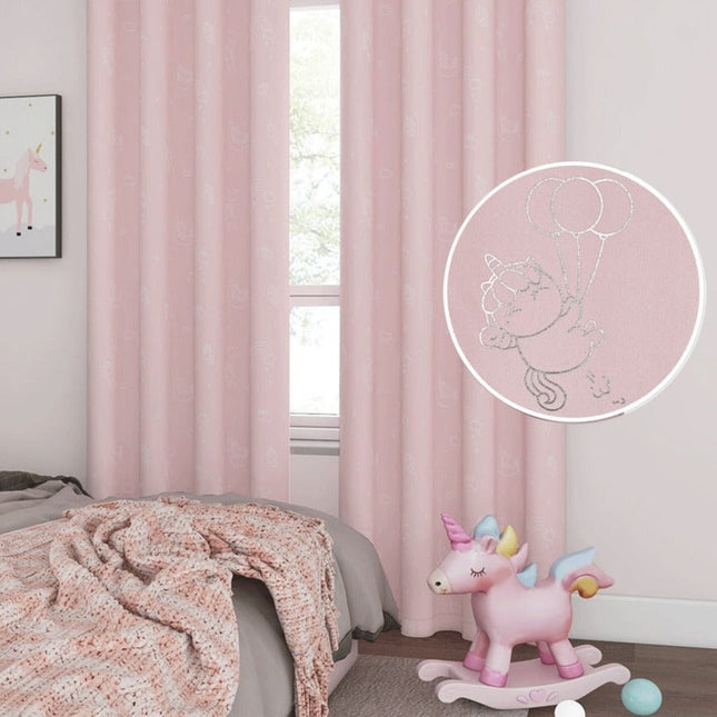 Vaaleanpunainen yksisarvisverho lastenhuoneeseen