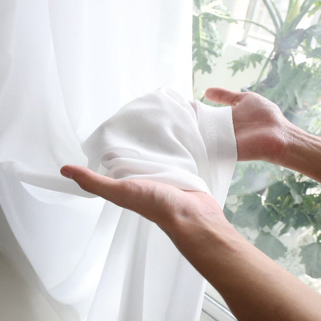 Yksinkertainen valkoinen ohut valoverho