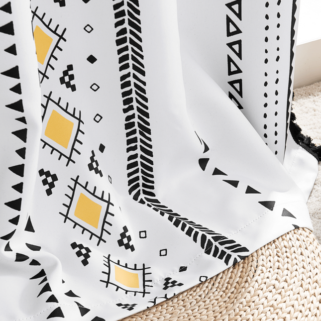 Boheemi etninen verho tupsureunuksella