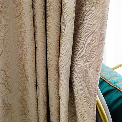 Beige pimennysverho aaltoilevalla kuviolla
