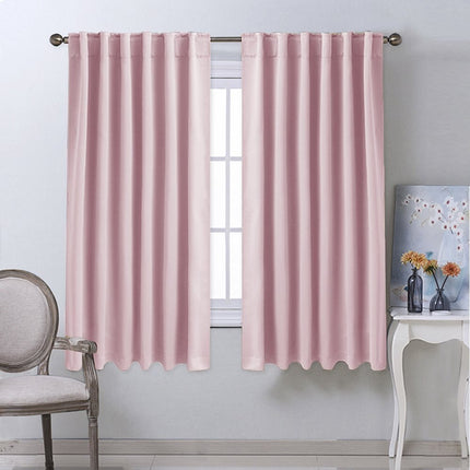 Yksivärinen pimennysverho makuuhuoneen ikkunaan