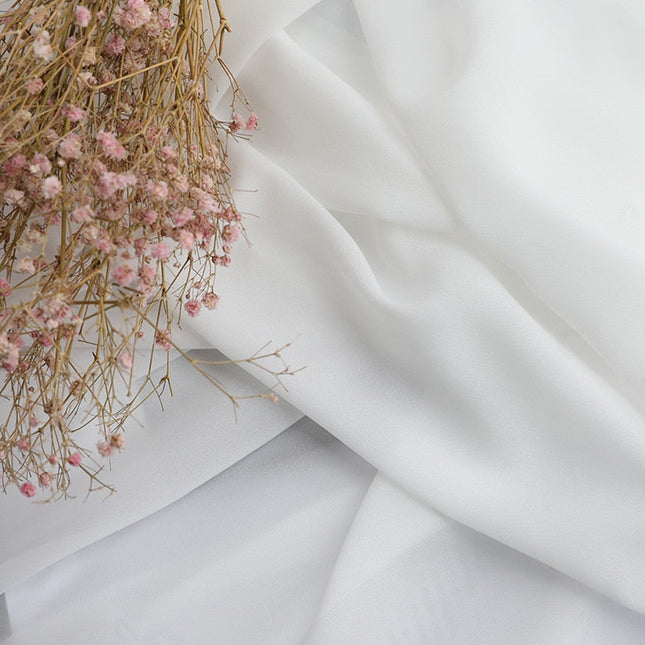 Yksinkertainen valkoinen ohut valoverho