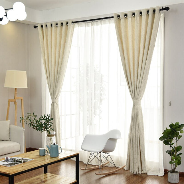 Luonnonvalkoinen verho hienovaraisella tekstuurilla