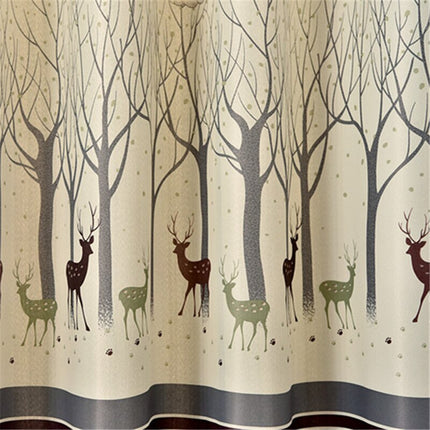 Metsäaiheinen verho peuroilla lastenhuoneeseen