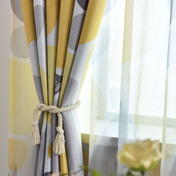 Moderni geometrinen valoverho