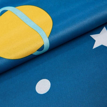 Pimennysverho avaruuskuviolla lastenhuoneeseen