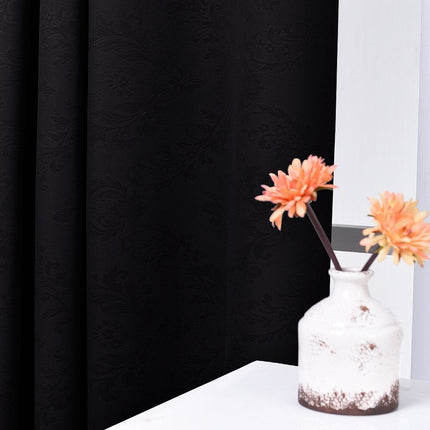 Kohokuvioitu pimennysverho damastikuviolla