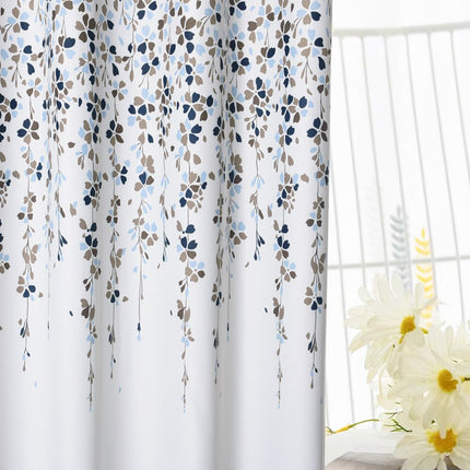 Kukkakuvioinen ulkoverho suojaisalle terassille