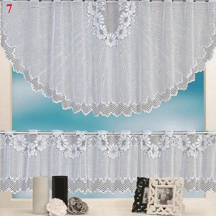 Valkoinen pitsinen keittiöverhosetti