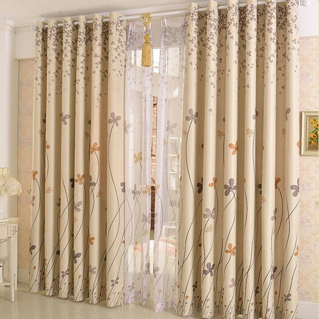 Skandinaavinen pimennysverho kukkakuviolla