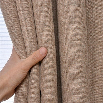 Latten värinen pimennysverho olohuoneeseen