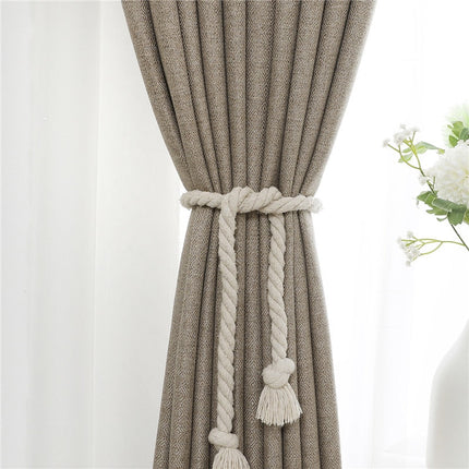 Yksivärinen tummanbeige verho olohuoneeseen