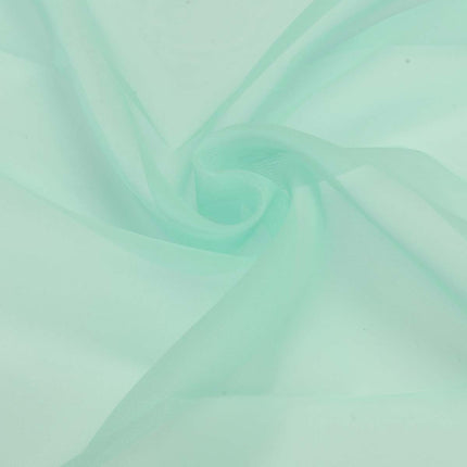 Kevyt ja ilmava valkoinen valoverho