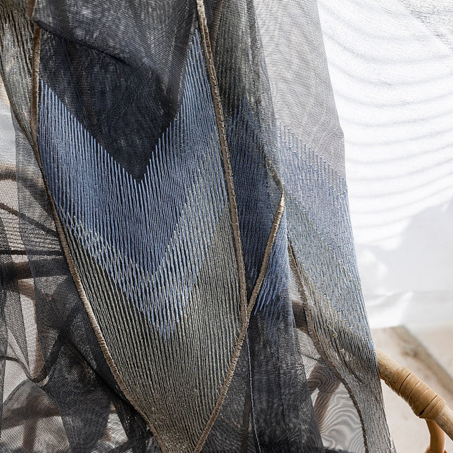 Kirjailtu geometrinen valoverho olohuoneeseen