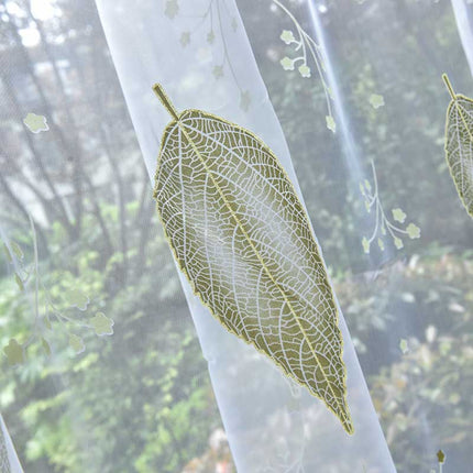 Liukuvärjätty valoverho vihreillä lehdillä