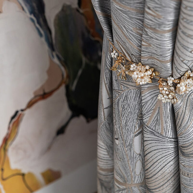 Pimennysverho elegantilla lehtikuviolla