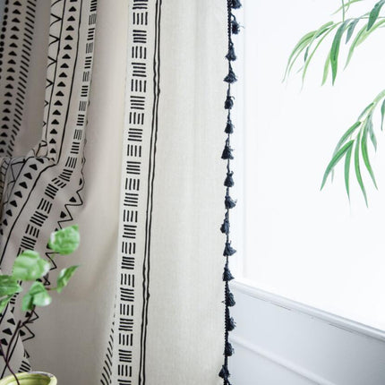 Boheemi valoverho mustilla tupsuilla