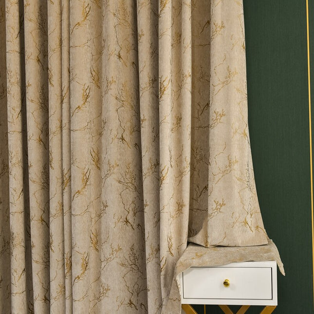Pimennysverho kultaisella marmorikuviolla