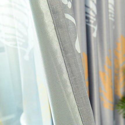 Koristeellinen verho suurella lehtikuviolla