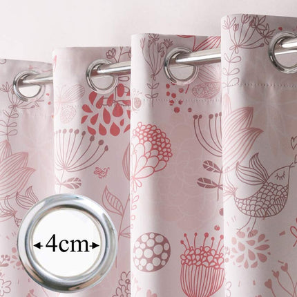 Verho hennosti kuvioidulla kukkakuosilla