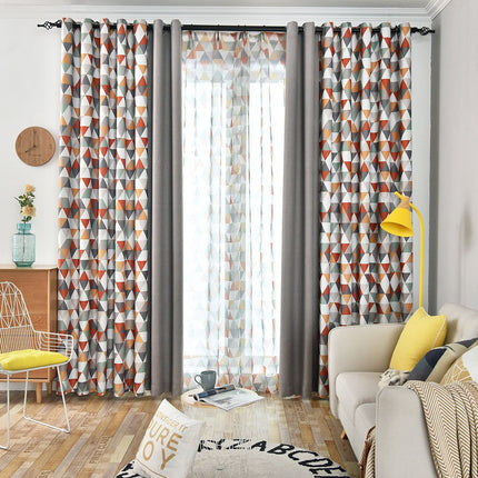 Pimennysverho värikkäällä geometrisella kuviolla