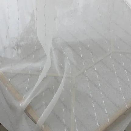 Valoverho kauniilla pilkkukuviolla