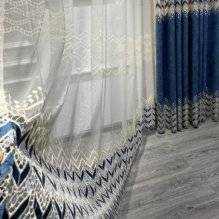 Valoverho kirjaillulla siksak-kuviolla